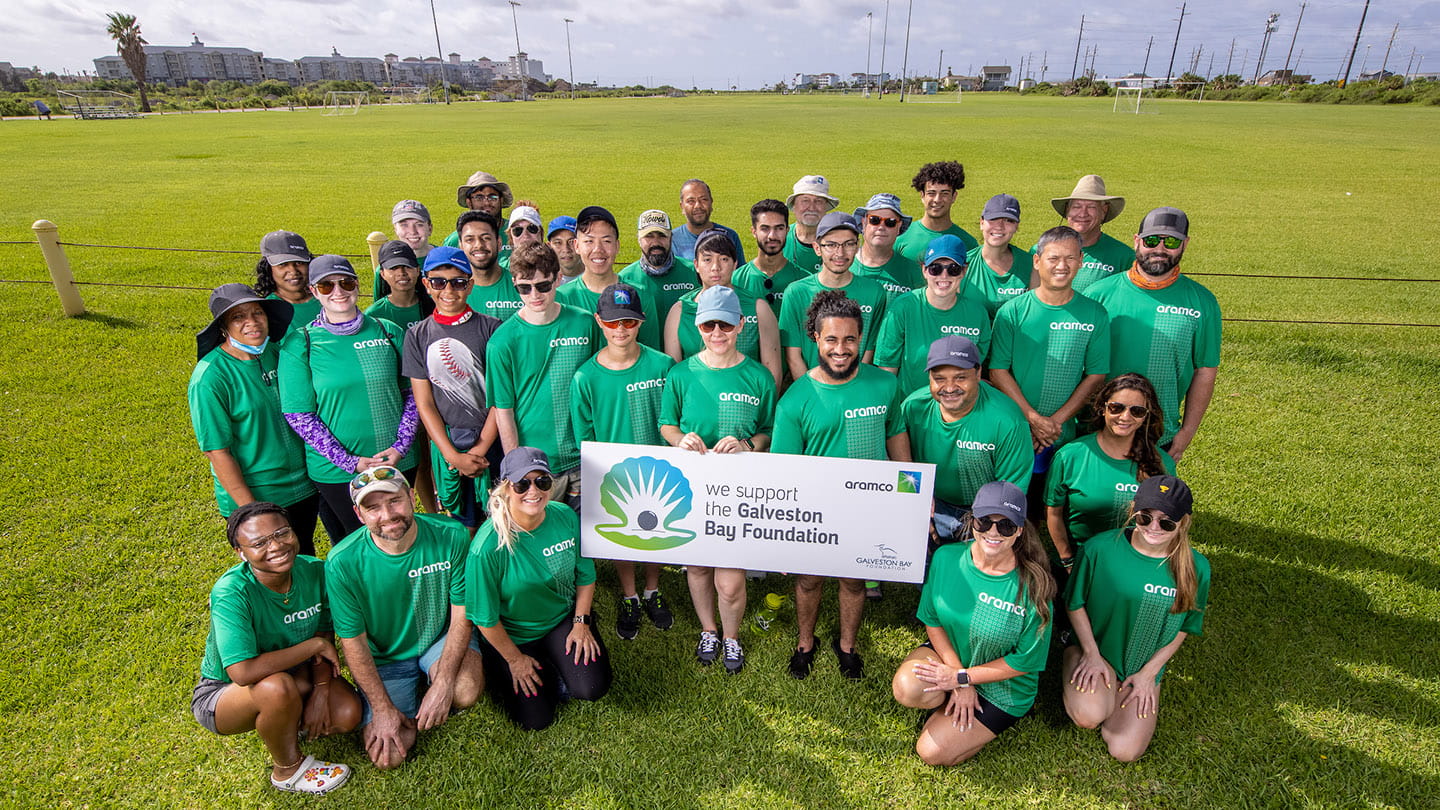 Aramco vollunteers support Galveston Bay Foundation