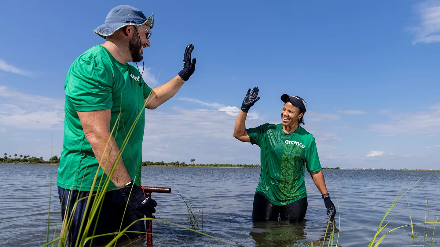 Aramco Volunteers Plant Marsh Grass in Galveston Bay Ahead of National Estuaries Week