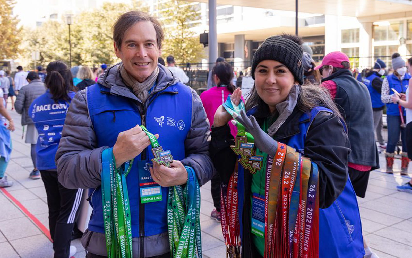 Aramco Americas’ Dick Doughty and Audrey Pineda helped distribute medals to both full and half marathon runners just moments after they crossed the finish line.