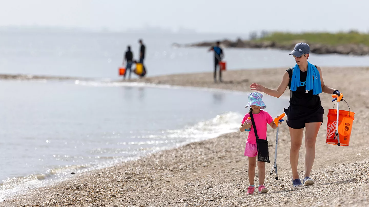 Aramco Volunteers Help Preserve Galveston Bay Shoreline with Beach Cleanup Project