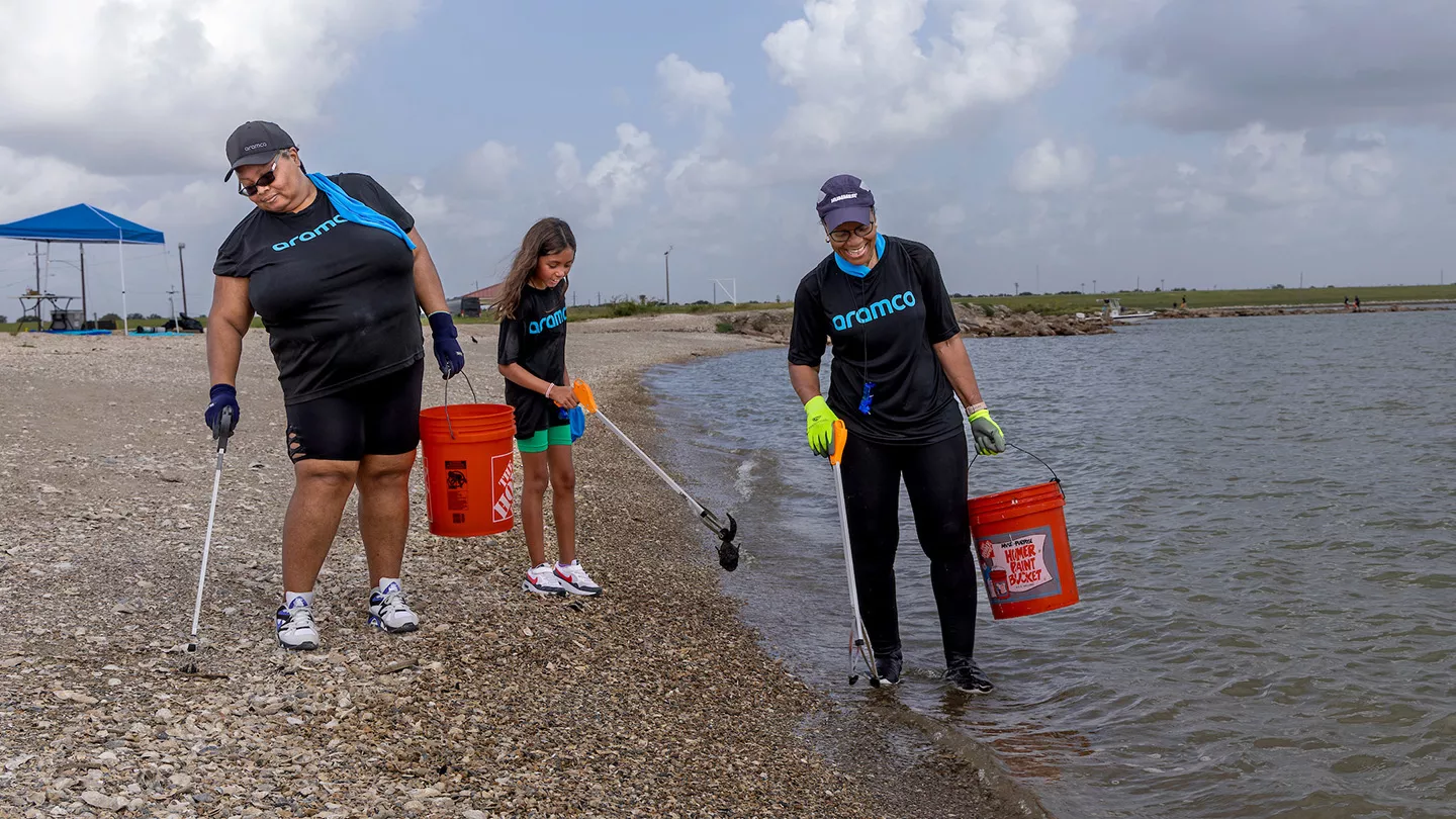 Aramco Volunteers Help Preserve Galveston Bay Shoreline with Beach Cleanup Project