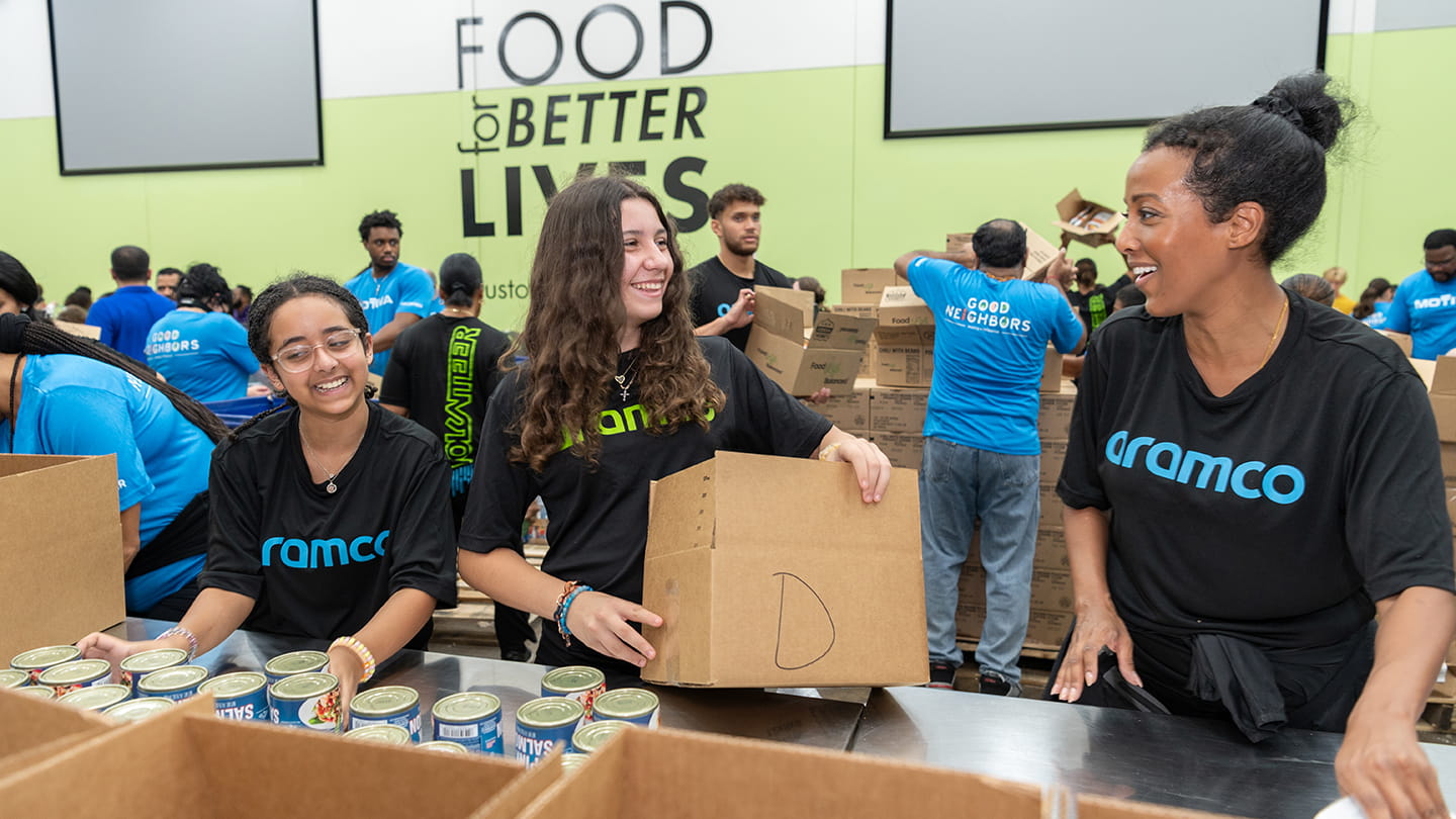 Aramco employees work at food banks to help communities across US