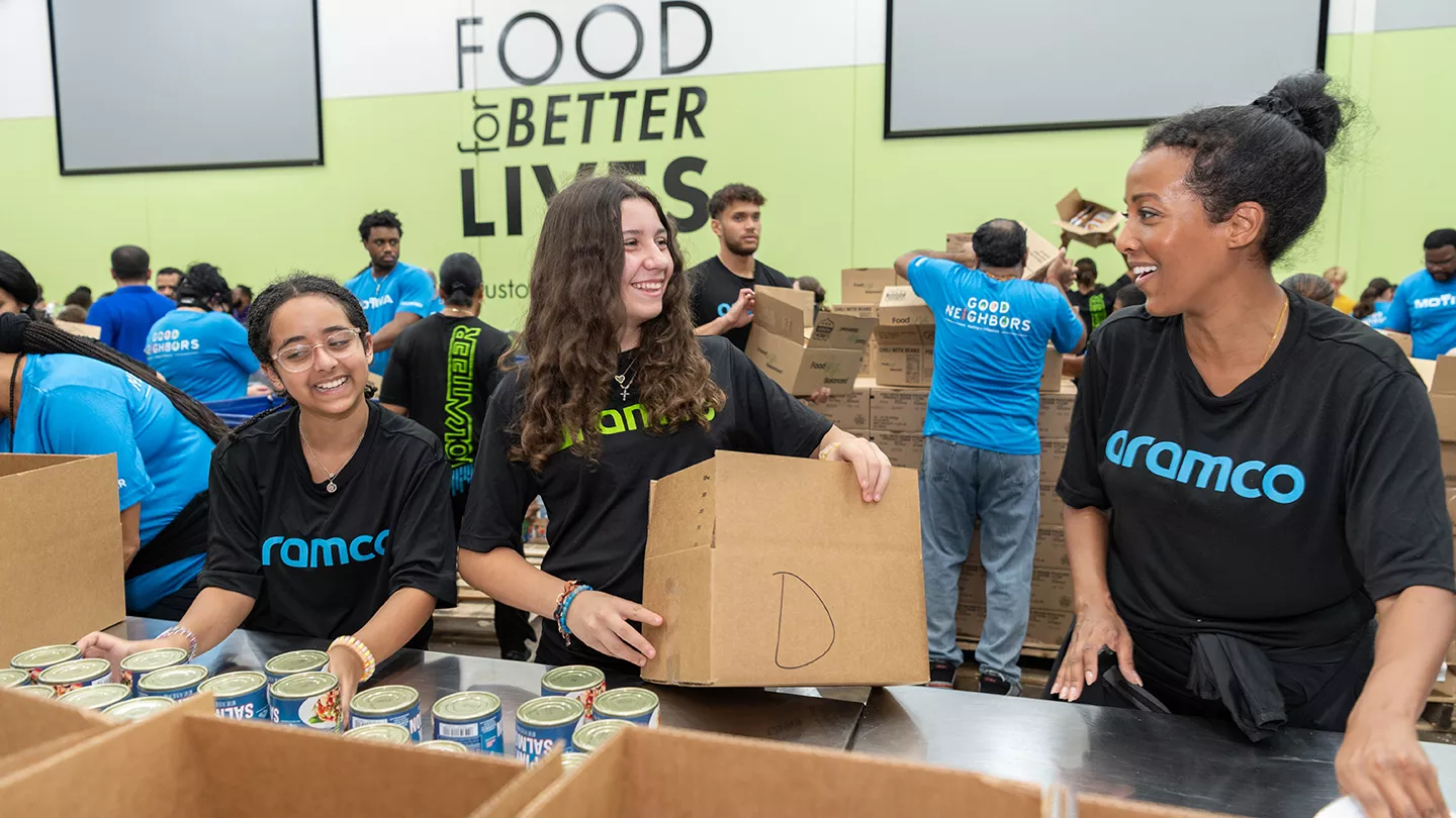 Aramco employees work at food banks to help communities across US