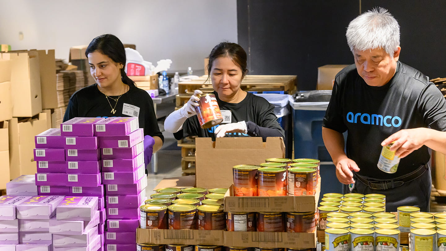 Aramco employees work at food banks to help communities across US